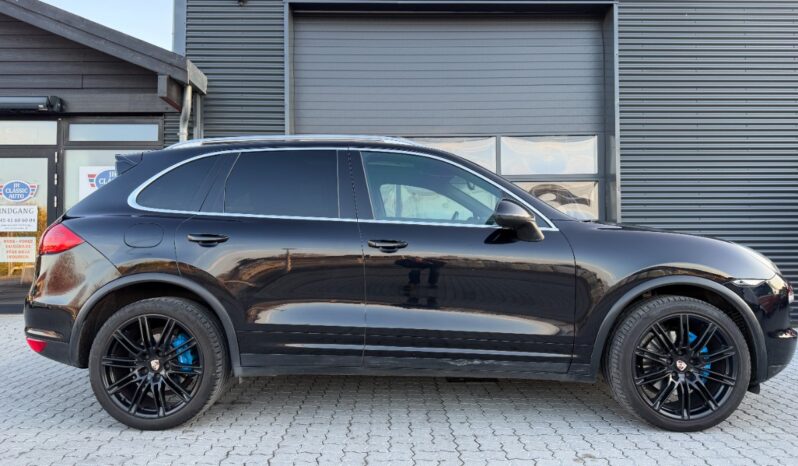 Porsche Cayenne SUV full