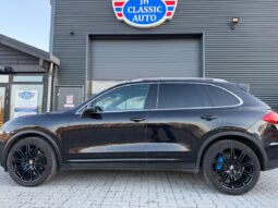 Porsche Cayenne SUV full
