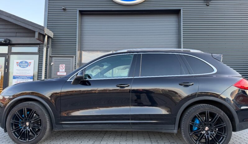 Porsche Cayenne SUV full
