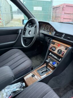 Mercedes-Benz E-Klasse (W124) 230E full