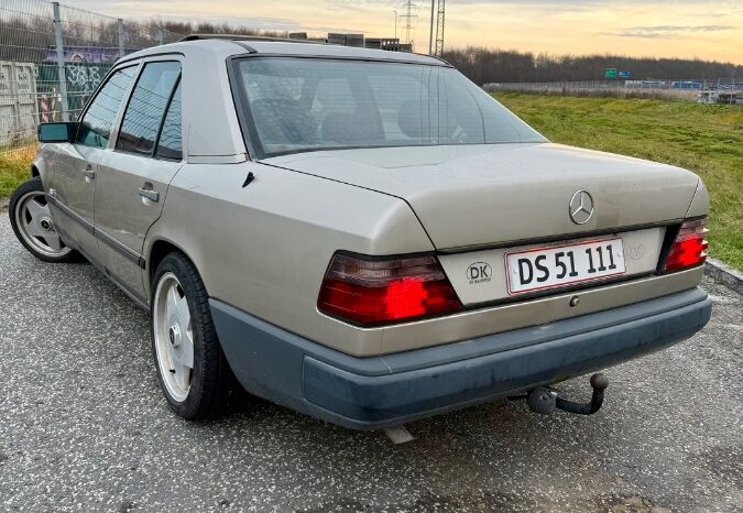 Mercedes-Benz E-Klasse (W124) 230E full