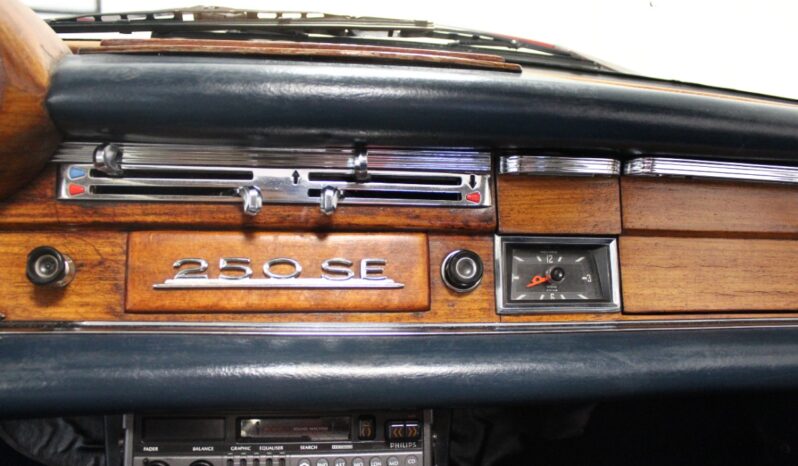 Mercedes-Benz 220-280 (W111) 250 SE Coupé full