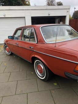 Mercedes-Benz 200-300 (W123) 200 full