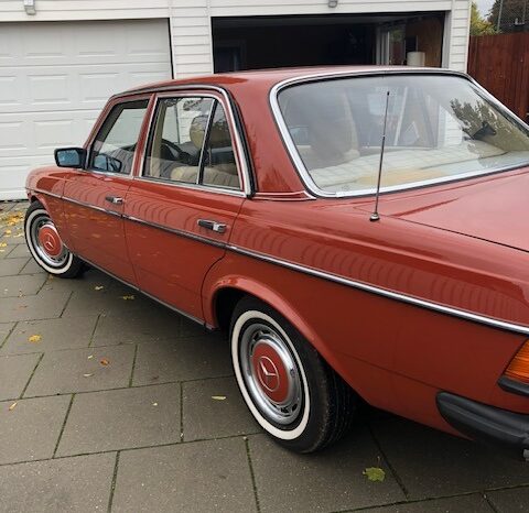 Mercedes-Benz 200-300 (W123) 200 full