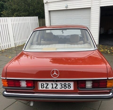 Mercedes-Benz 200-300 (W123) 200 full