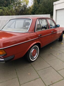 Mercedes-Benz 200-300 (W123) 200 full