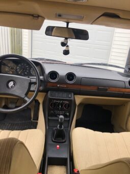 Mercedes-Benz 200-300 (W123) 200 full