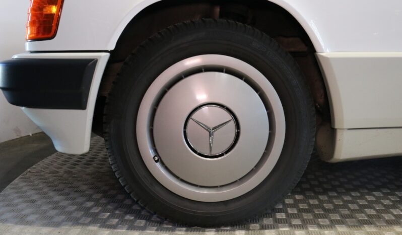 Mercedes-Benz 190 (type 201) 190 E 2.0 full