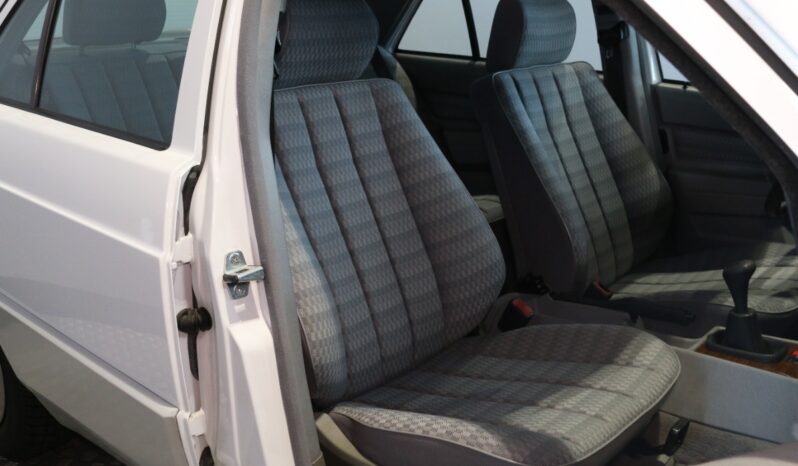 Mercedes-Benz 190 (type 201) 190 E 2.0 full