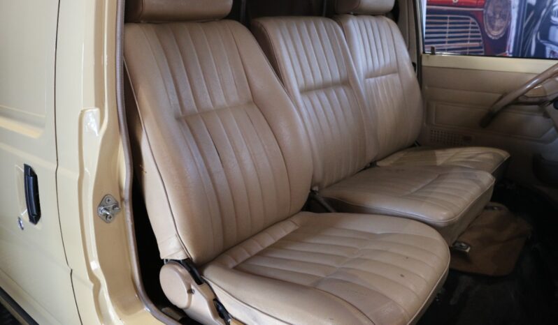 Toyota HiAce 2.4 D full