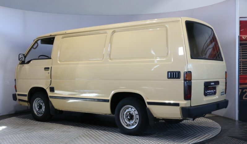 Toyota HiAce 2.4 D full