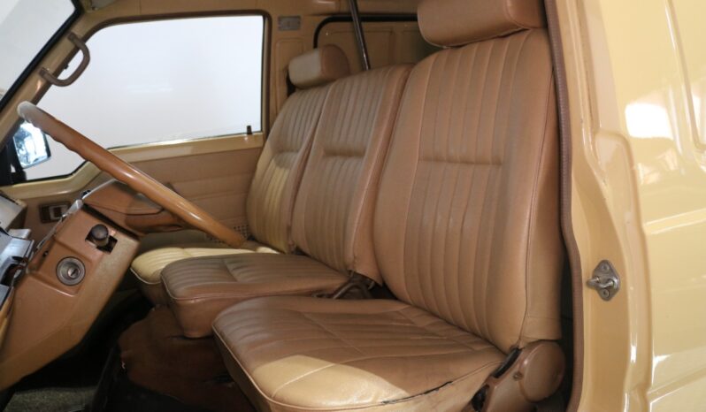 Toyota HiAce 2.4 D full