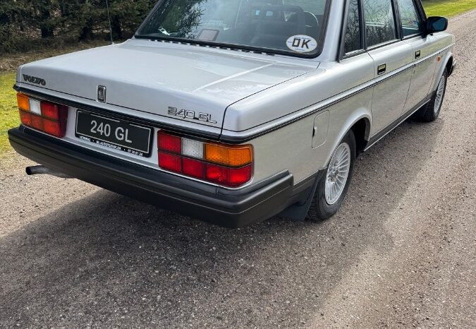 Volvo 200-Serie 240GL full