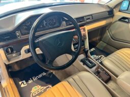 Mercedes-Benz E-Klasse (W124) 300 Te 4-Motion 7 Personers full