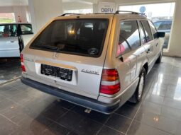 Mercedes-Benz E-Klasse (W124) 300 Te 4-Motion 7 Personers full