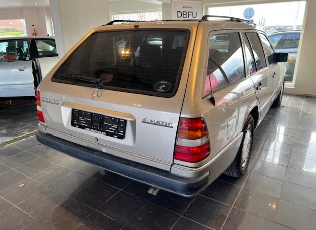 Mercedes-Benz E-Klasse (W124) 300 Te 4-Motion 7 Personers full