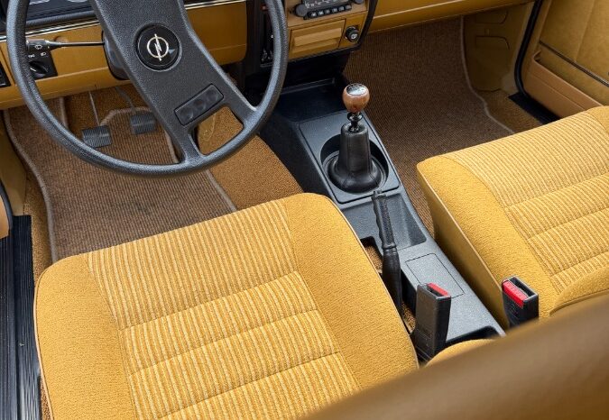 Opel Commodore C. 2,5s full