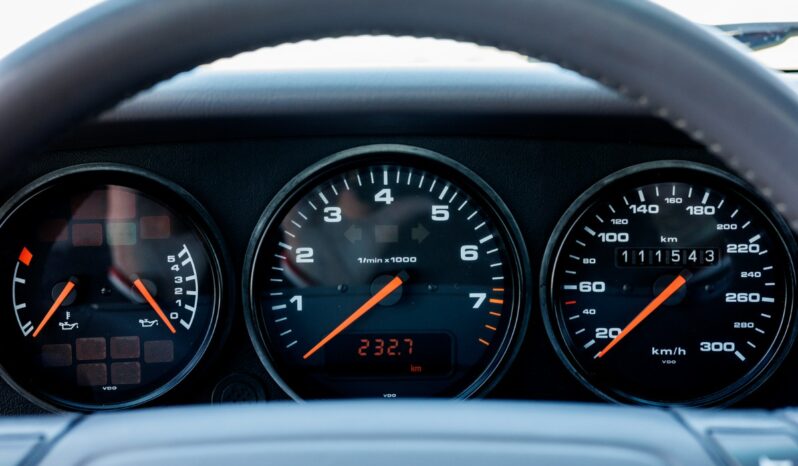 Porsche 911 964 Carrera 2 Coupe full