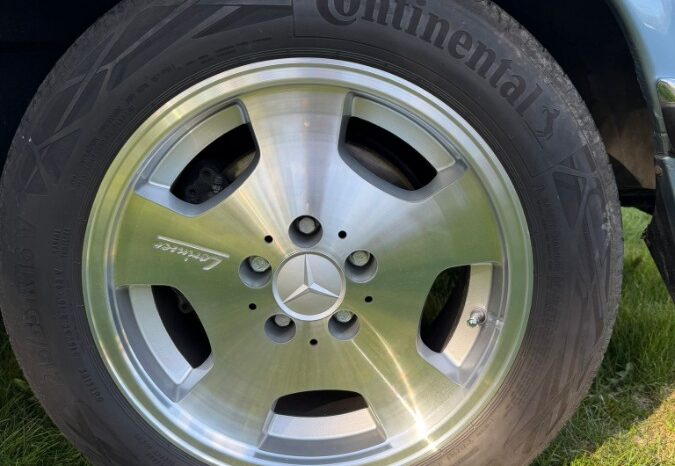 Mercedes-Benz SL-Klasse (R107) 560 V8 full