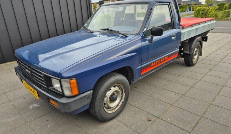 Toyota HiAce Hilux full