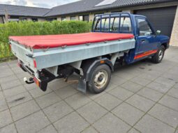 Toyota HiAce Hilux full