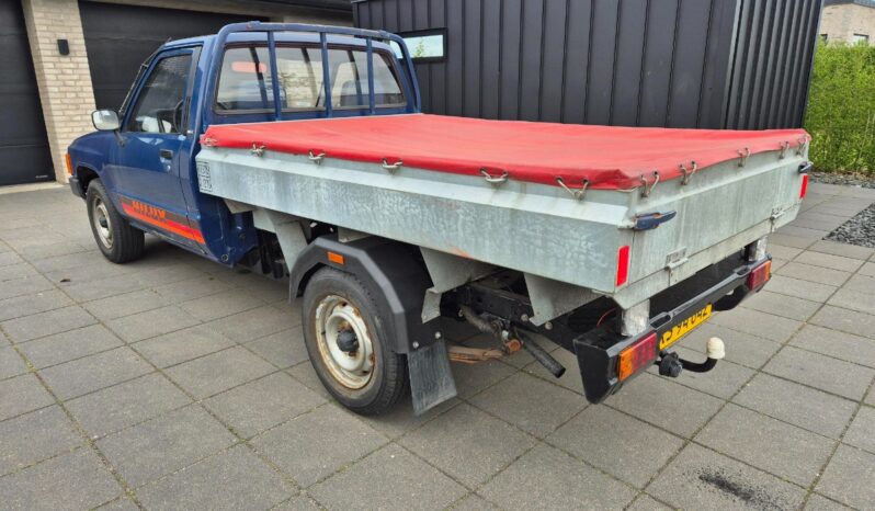 Toyota HiAce Hilux full