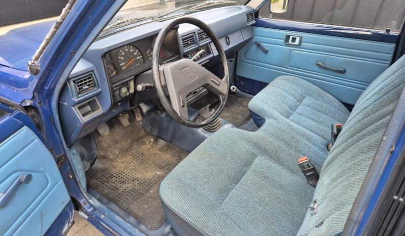 Toyota HiAce Hilux full