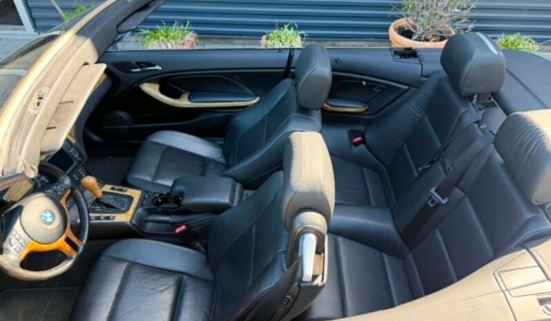 BMW 3-serie E46 330 CI full