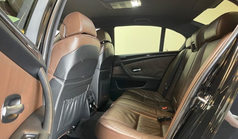 BMW 5-serie E60 550i 4,8 M-Sport Steptr. 4d full