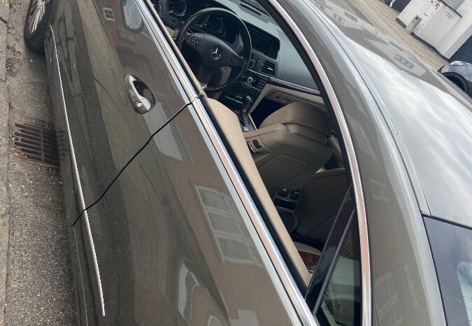 Mercedes-Benz E-KLasse (W211) E350 CGI coupe full
