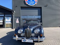 Jaguar Mk II sedan