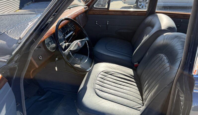 Jaguar Mk II sedan full