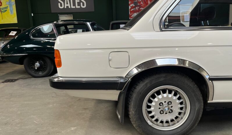 BMW 3-serie E30 320i 2-dørs full