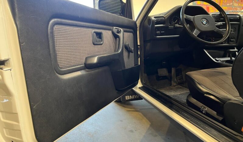 BMW 3-serie E30 320i 2-dørs full