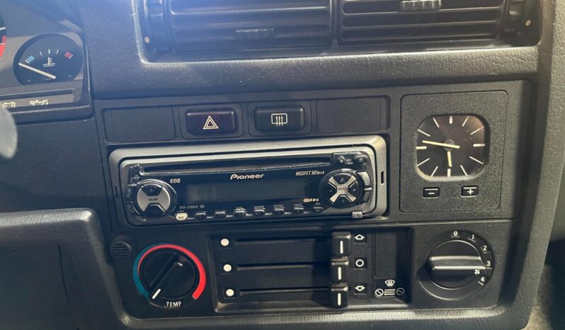 BMW 3-serie E30 320i 2-dørs full