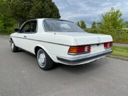Mercedes-Benz 200-300 (W123) 230C full