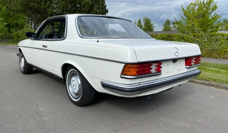 Mercedes-Benz 200-300 (W123) 230C full