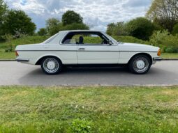 Mercedes-Benz 200-300 (W123) 230C full