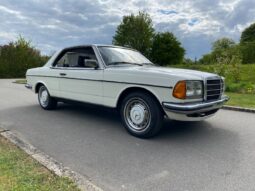 Mercedes-Benz 200-300 (W123) 230C full