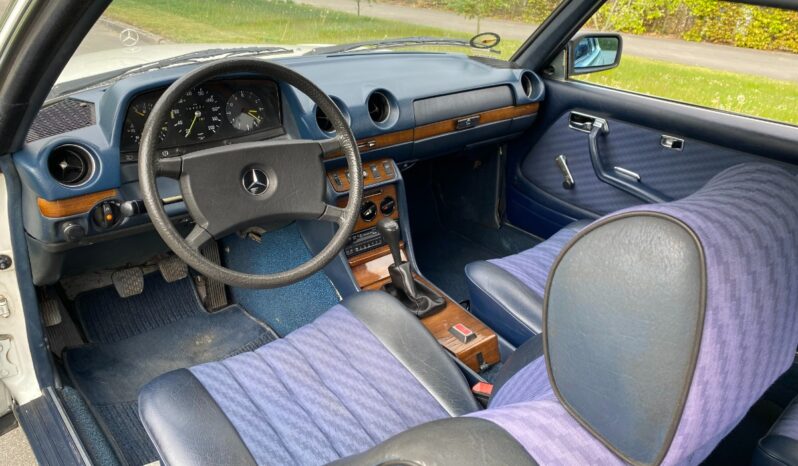 Mercedes-Benz 200-300 (W123) 230C full