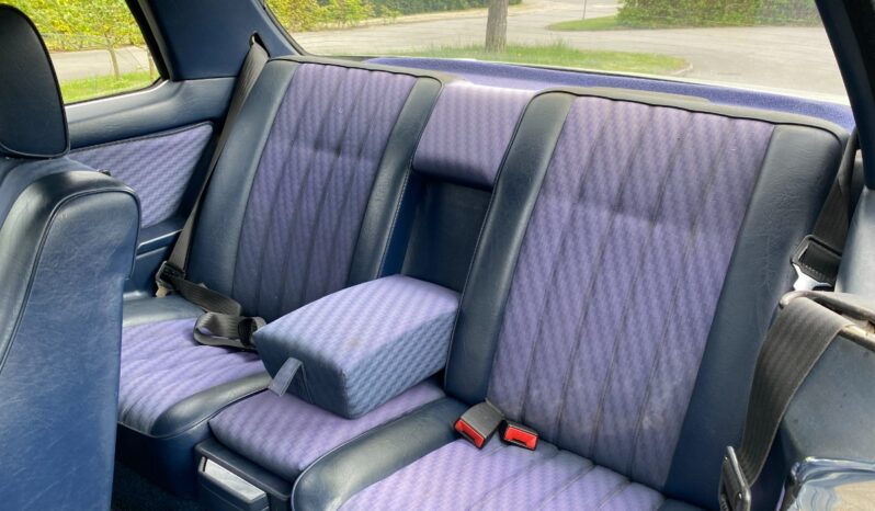 Mercedes-Benz 200-300 (W123) 230C full