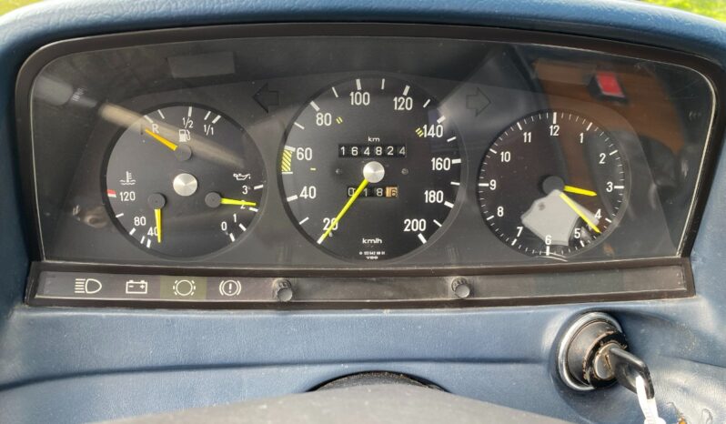 Mercedes-Benz 200-300 (W123) 230C full