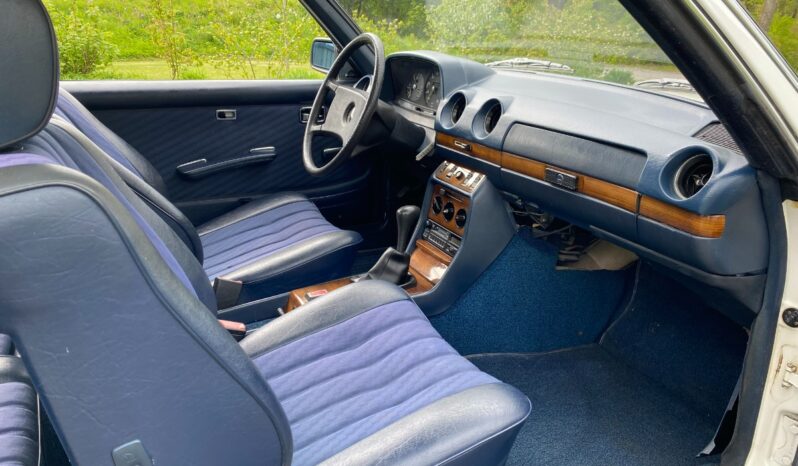 Mercedes-Benz 200-300 (W123) 230C full