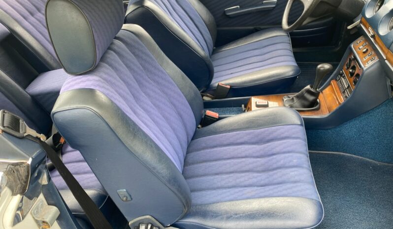 Mercedes-Benz 200-300 (W123) 230C full
