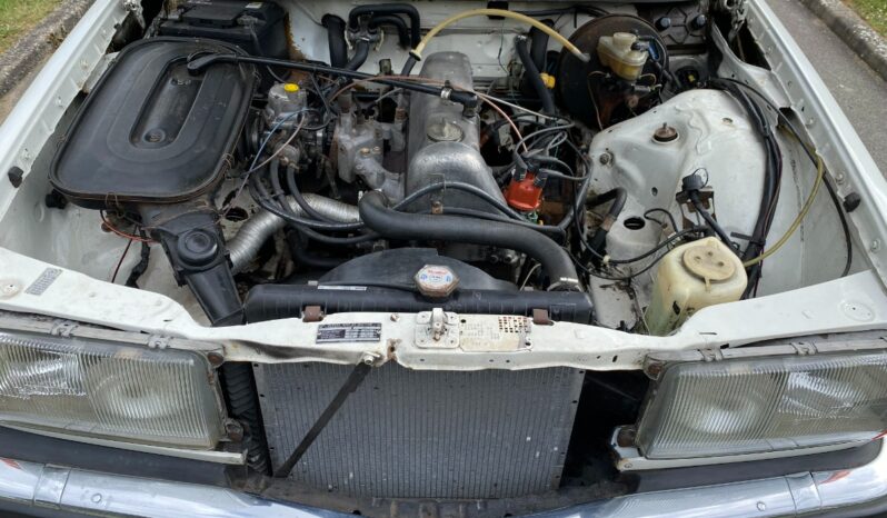 Mercedes-Benz 200-300 (W123) 230C full