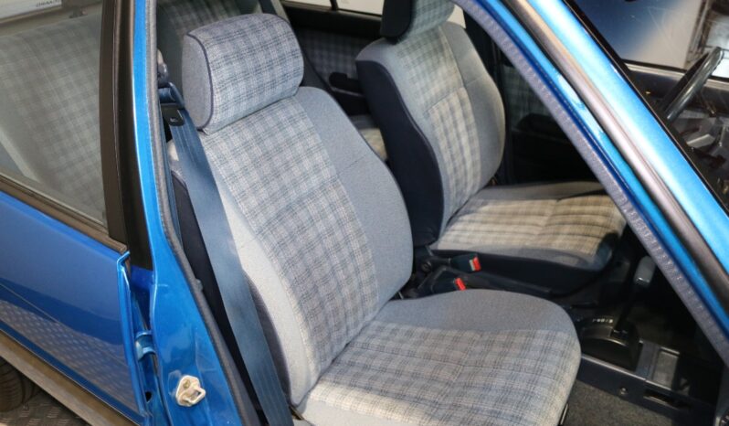 Toyota Corolla 1,3 DX 4d full