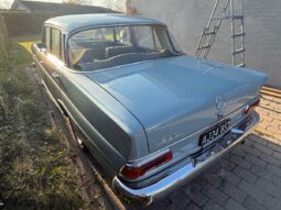 Mercedes-Benz 190-230 (W110) 230 full