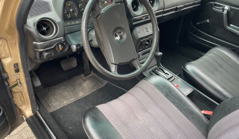 Mercedes-Benz 200-300 (W123) 230 E Aut full