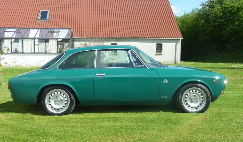 Alfa Romeo Giulia GTJ 1300 full