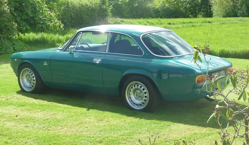 Alfa Romeo Giulia GTJ 1300 full